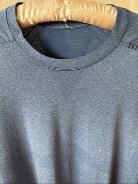 Men’s Lululemon long sleeve performance shirt.